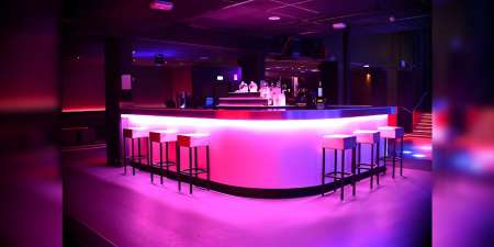 Emploi recherche serveuse - hôtesse même débutante