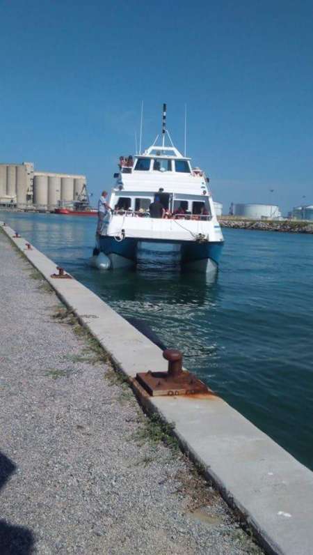 Pilote pro donne cours de conduite bateau moteur