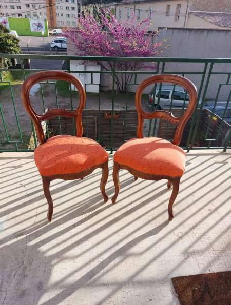  Vends deux chaises capitonnées