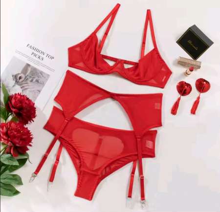 Lingerie rouge tout neuf