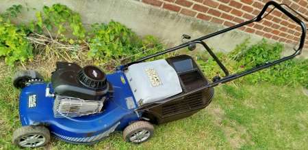 Tondeuse à gazon thermique et scarificateur électr