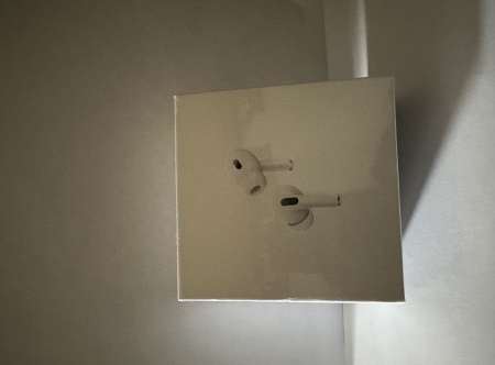 AIRPODS
