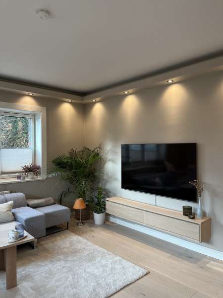 Joli appartement 3 pièces disponible.