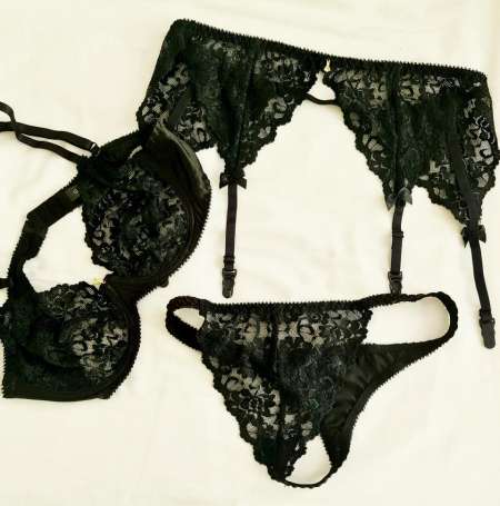 Ensemble de lingerie 3 pieces dentelle porté