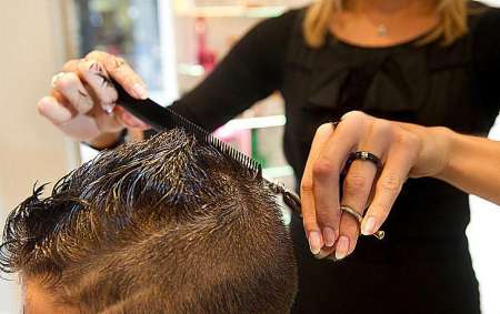 Cherche Coiffeuse pour une simple coupe homme