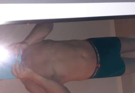 Moment CFNM ludique gratuit pour femme(s)