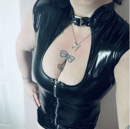 Robe courte vinyl neuve et jamais portée