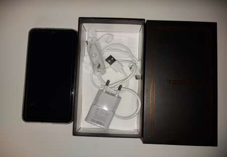 2 Téléphones en très bon états dans leur boite