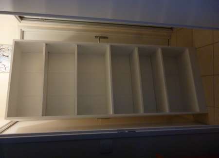 Etagère en bois de couleur blanche