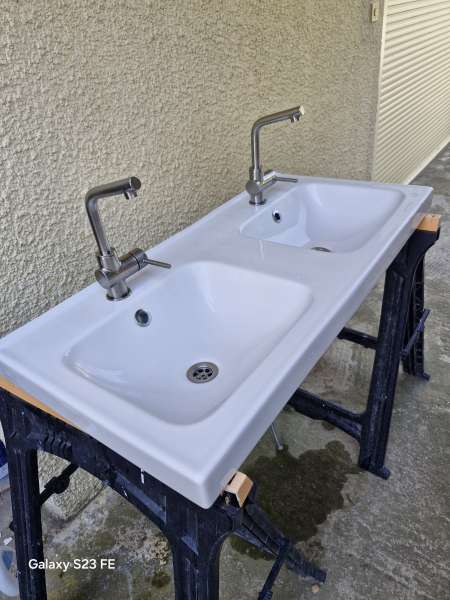 Meuble vasque tout equipe svec deux mitigeurs