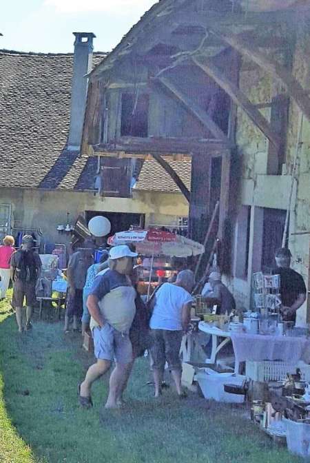 Ne manquez pas la brocante 1er mars à IZIEU à 10h