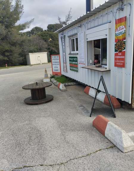 Conteneur aménagé pour pizza feu de bois