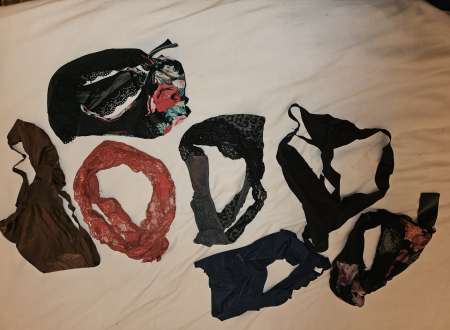 Vends strings culottes body et soutien gorge