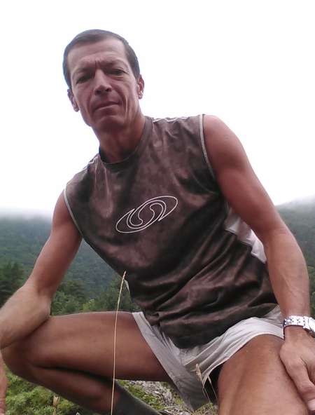 Homme de compagnie naturiste