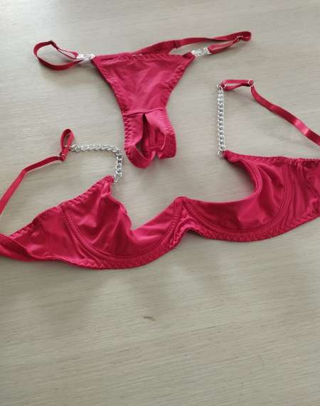 Ensemble redresse seins et string