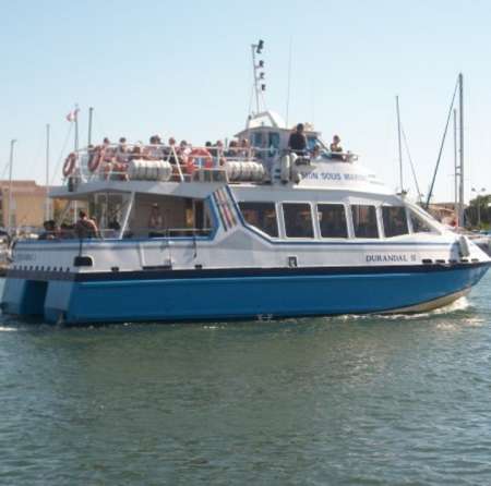 Capitaine marine retraité accompagne l'achat yacht