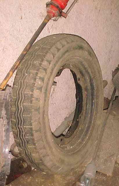 vieille jante Panhard Ajoutée 140 * 400