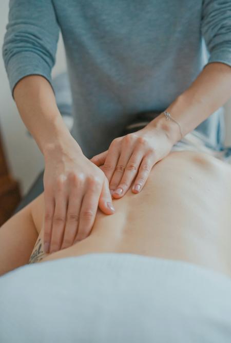 Homme, 40 ans, propose massages exclusivement aux