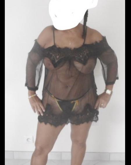 robe noire a dentelles chic et sexy