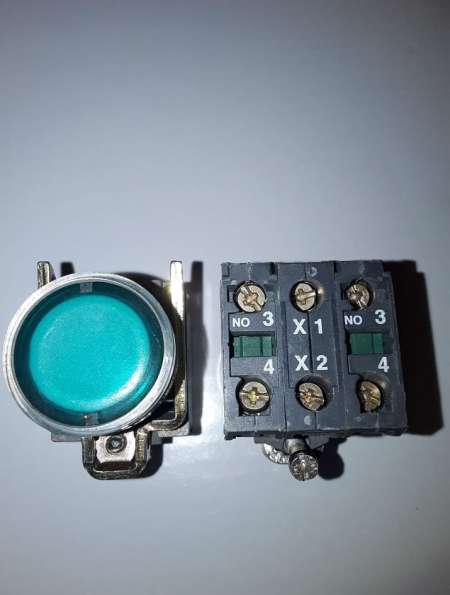  BOUTON POUSSOIR LUMINEUX XB4W...