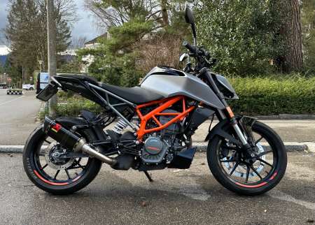 KTM Duke 125 en tres bon etat