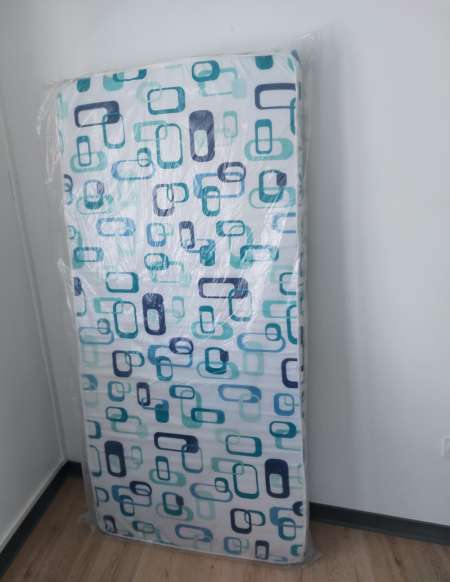 A vendre matelas neuf encore emballé 90×190cm 60