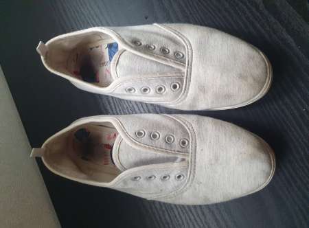 Chaussures odorantes et très marqué