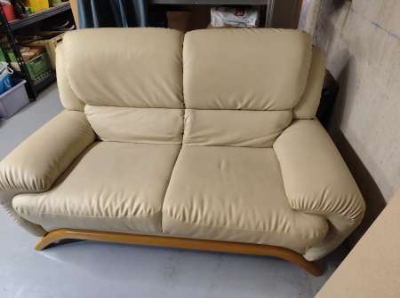 Beau canapé 2 places en cuir véritable