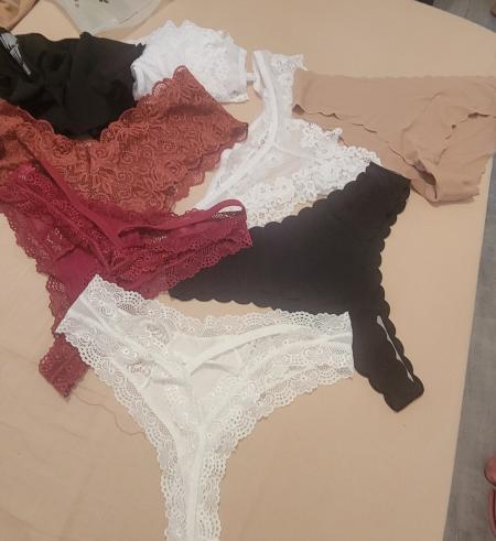 Tanga dentelle plusieurs couleurs