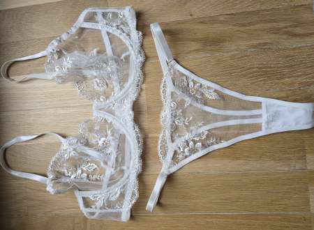 Ensemble string et soutien gorge blanc en dentell