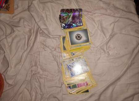 Lot de 115 cartes Pokémon  Très bon état