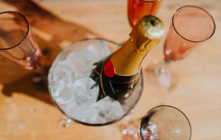 Recherche une hôtesse de bar très motivée