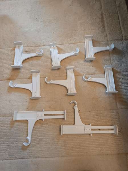 Support tringle à rideaux caissons volets roulants