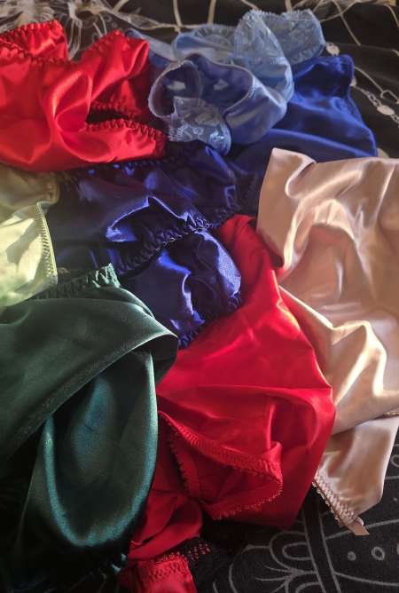 Sous Vêtements en satin portés pour Fetichistes