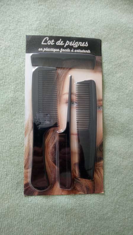 Lot de peignes neufs