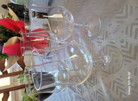 4 Verres à Bourgogne.