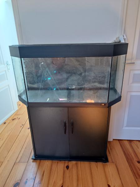 aquarium 120 litres.