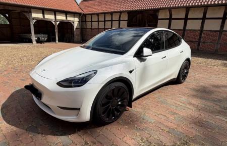 TESLA MODEL Y PERFOMANCE
